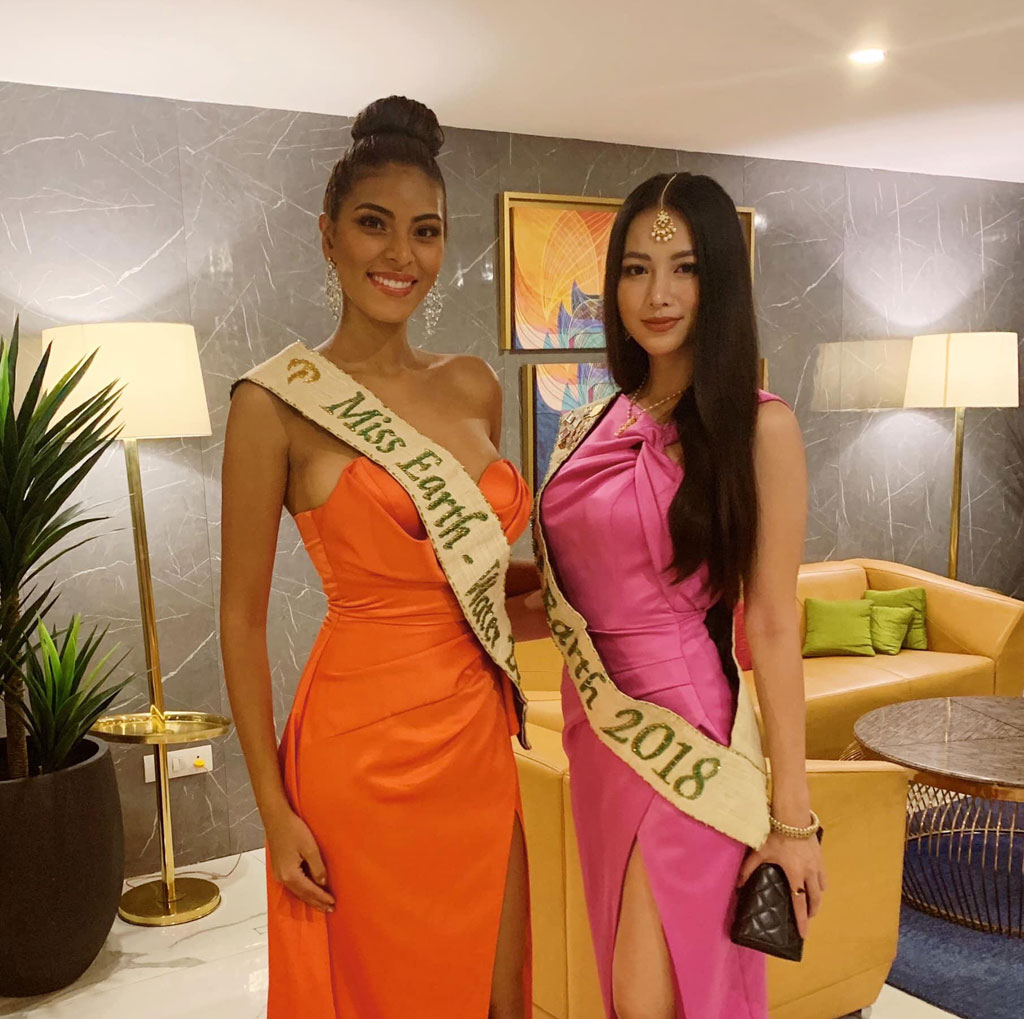 Phương Khánh mặc váy hở gợi cảm trao vương miện cho Hoa hậu Ấn Độ5