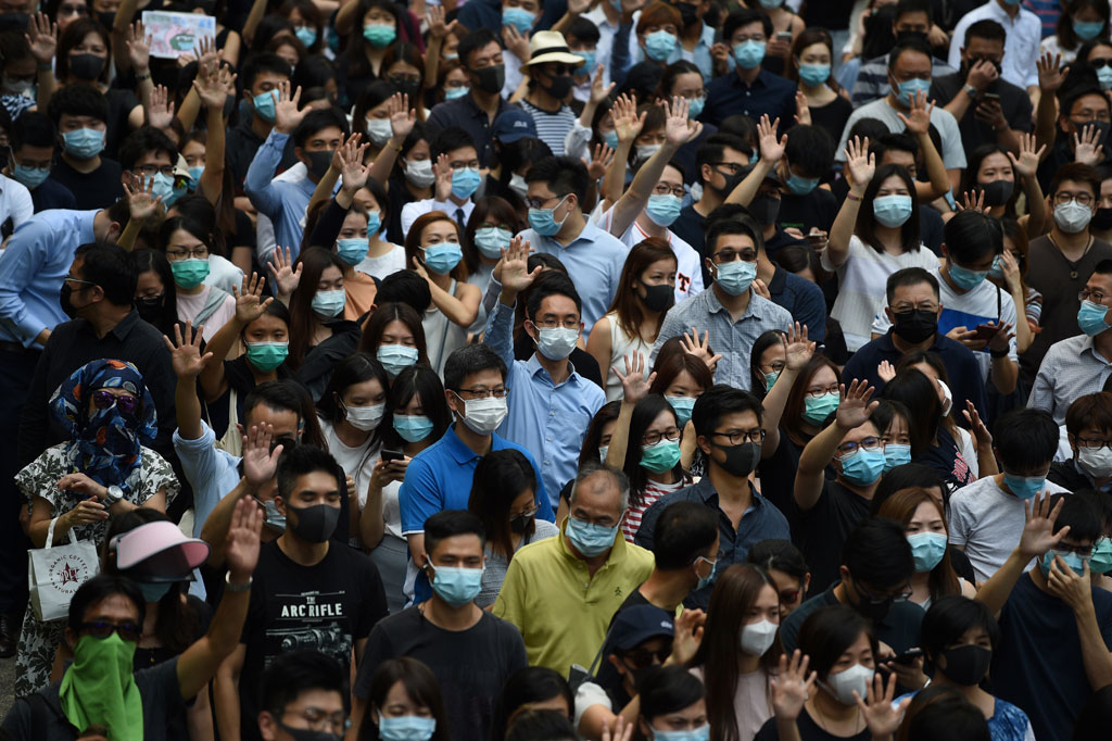 Hồng Kông cấm người biểu tình đeo khẩu trang1
