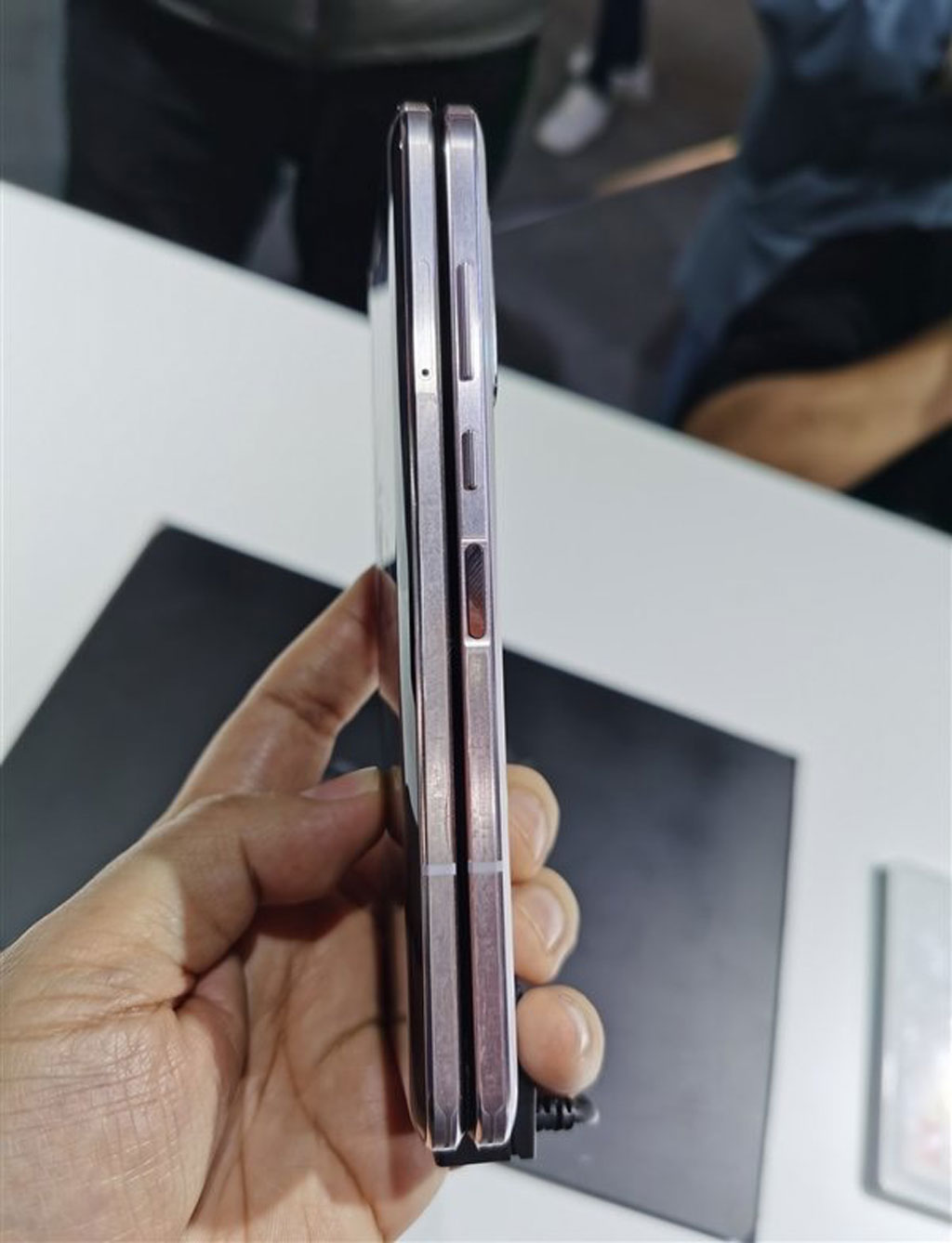 Samsung công bố W20 5G một nâng cấp của điện thoại Galaxy Fold1