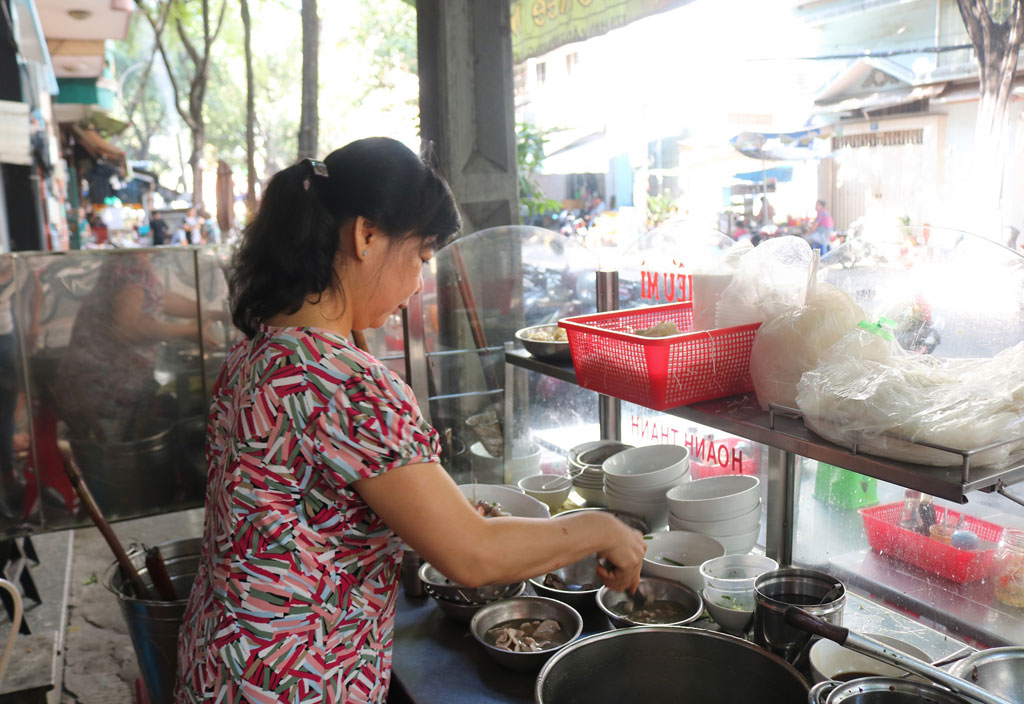 Hủ tiếu cá người Hoa: “Thịt bò mà lên giá nữa tôi xỉu luôn à!”8