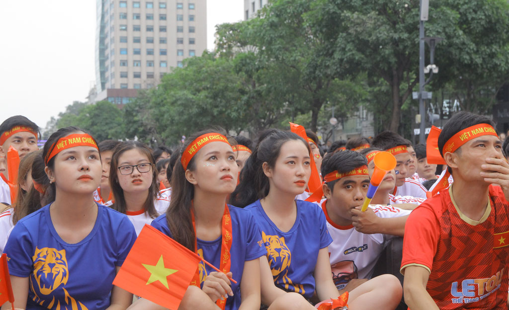 Việt Nam giành quyền vào bán kết, người trẻ hân hoan chiến thắng1
