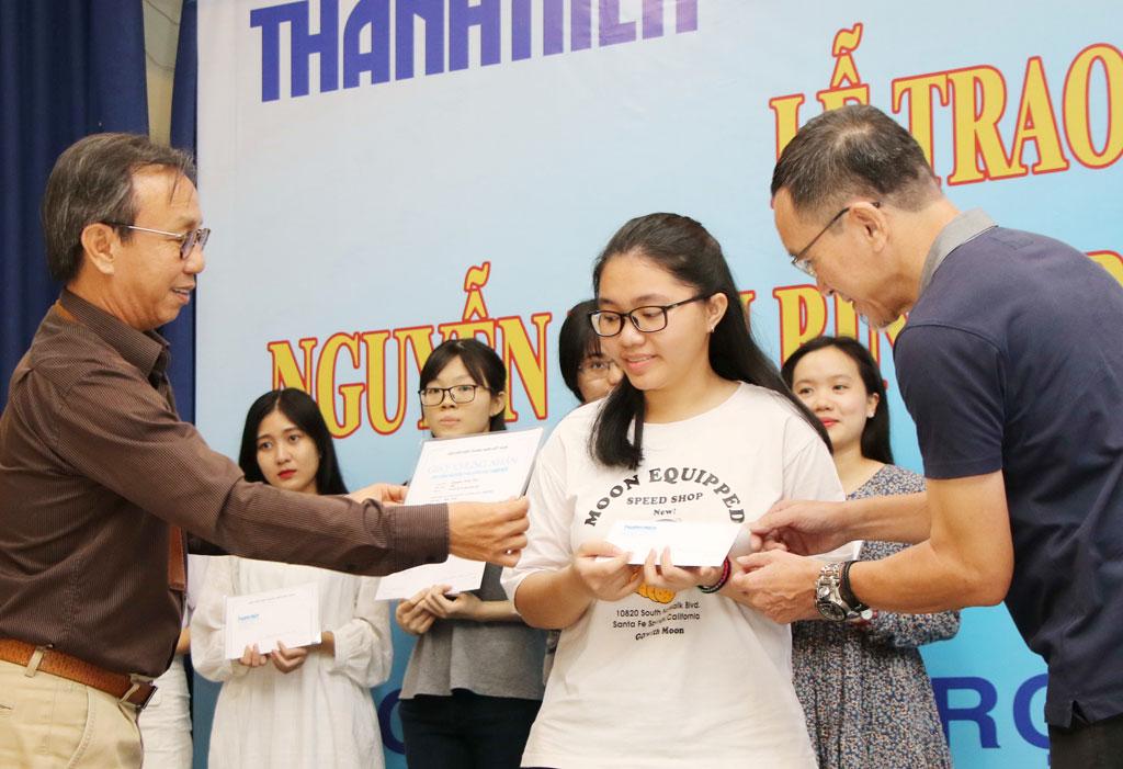 Học bổng Nguyễn Thái Bình - Báo Thanh Niên đến với con em những người bán báo1