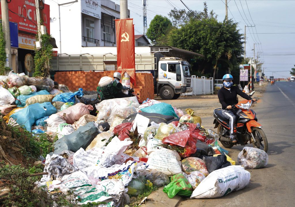Tết đến gần, TP Bảo Lộc vẫn ngập trong rác6