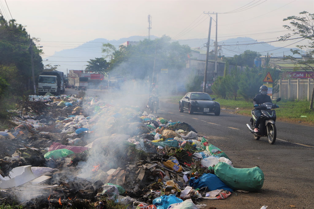 Tết đến gần, TP Bảo Lộc vẫn ngập trong rác7