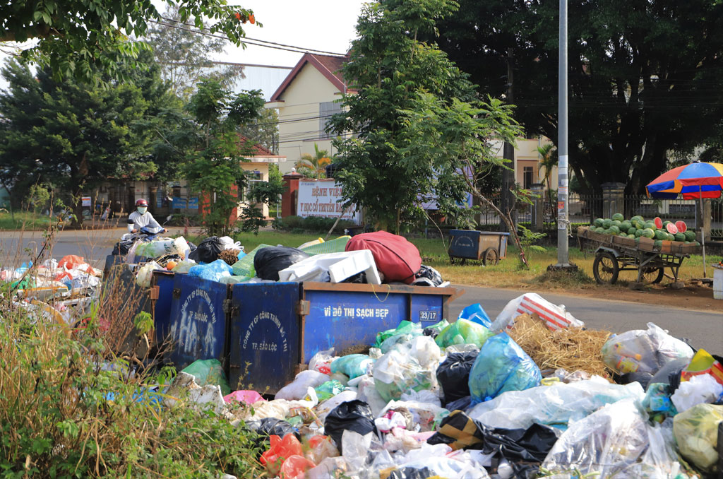 Tết đến gần, TP Bảo Lộc vẫn ngập trong rác8