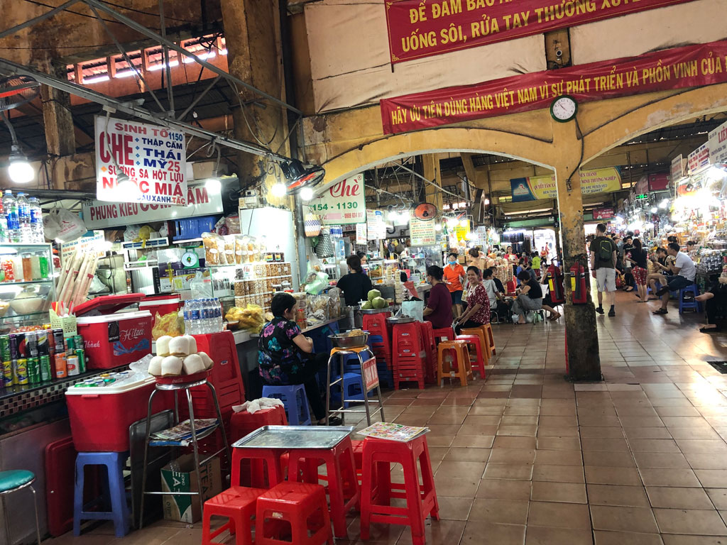 Chợ du lịch Bến Thành vắng bóng khách1