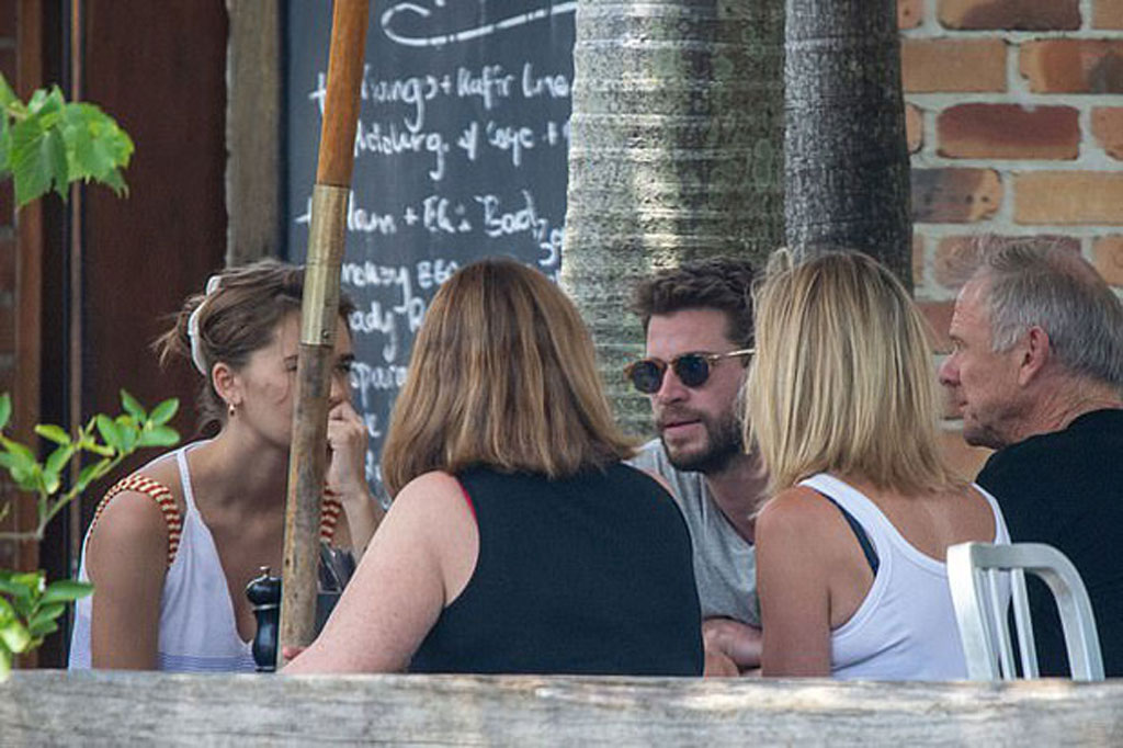 Liam Hemsworth xuất hiện bên cạnh người yêu mới sau đổ vỡ với Miley Cyrus2