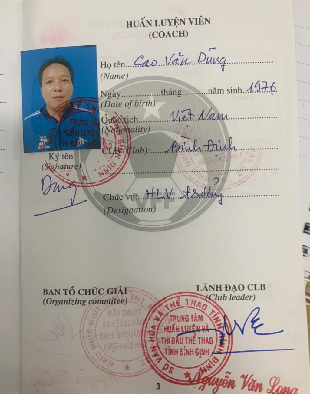 HLV Cao Văn Dũng của Bình Định có 'bỗng dưng' bị phạt ?1