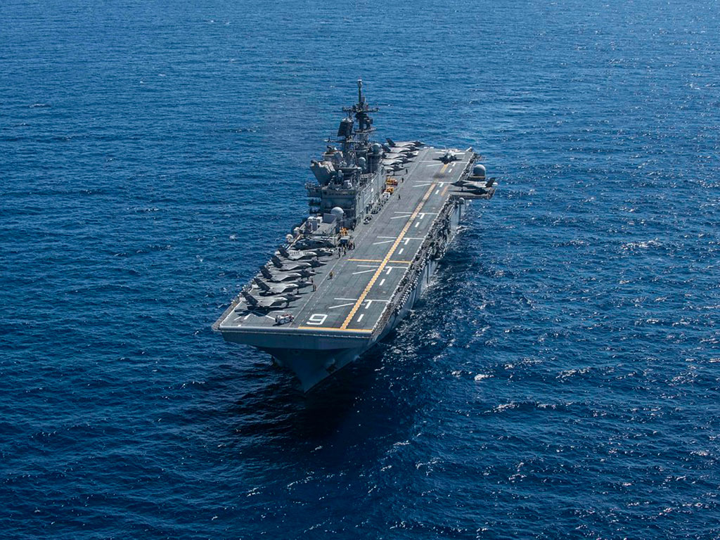 Hạm đội Mỹ tập trận trên Biển Đông thách thức Trung Quốc1