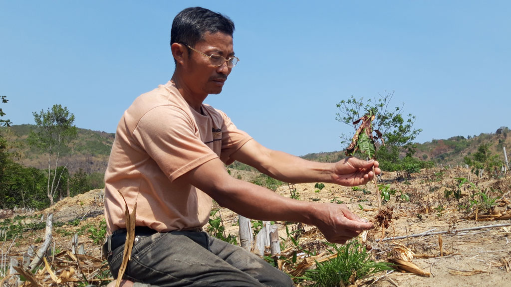 Nông dân điêu đứng vì thủy điện chặn dòng: Huyện sẽ hỗ trợ người dân khởi kiện1