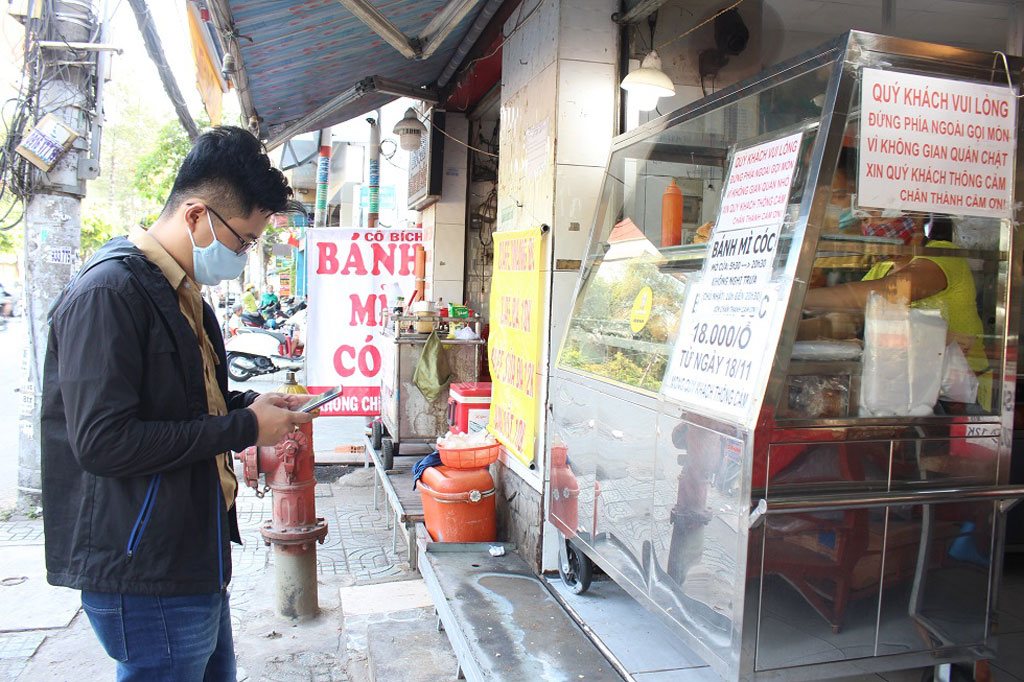 Bánh mì Cóc Cô Bích hơn 25 năm độc lạ nhất Sài Gòn15