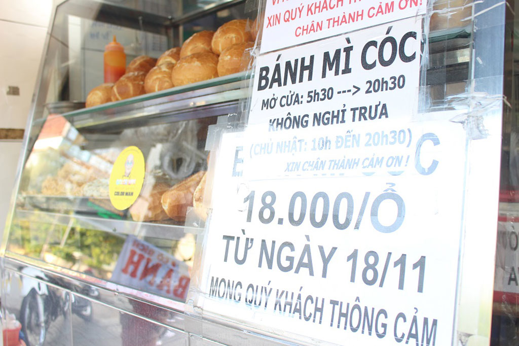Bánh mì Cóc Cô Bích hơn 25 năm độc lạ nhất Sài Gòn2