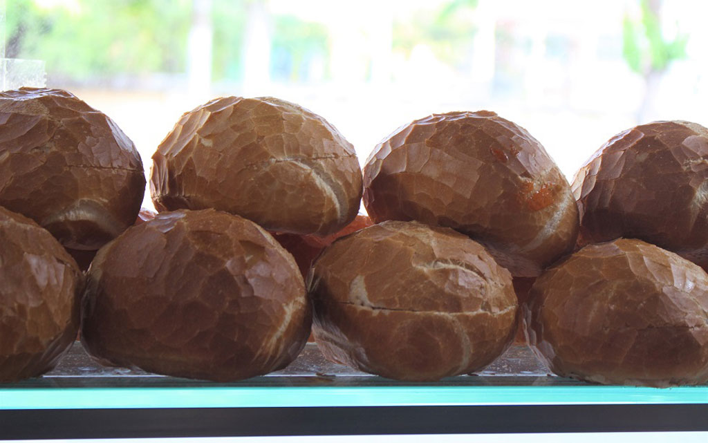 Bánh mì Cóc Cô Bích hơn 25 năm độc lạ nhất Sài Gòn5