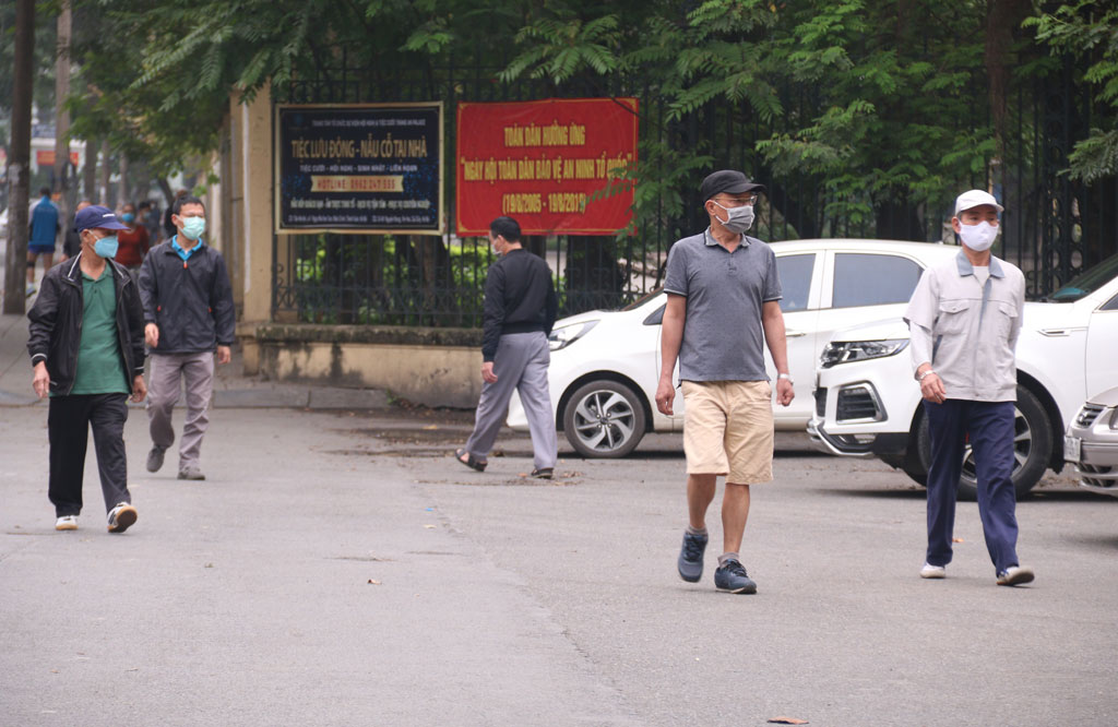 Công viên tại Hà Nội đóng cửa để “cách ly toàn xã hội”3
