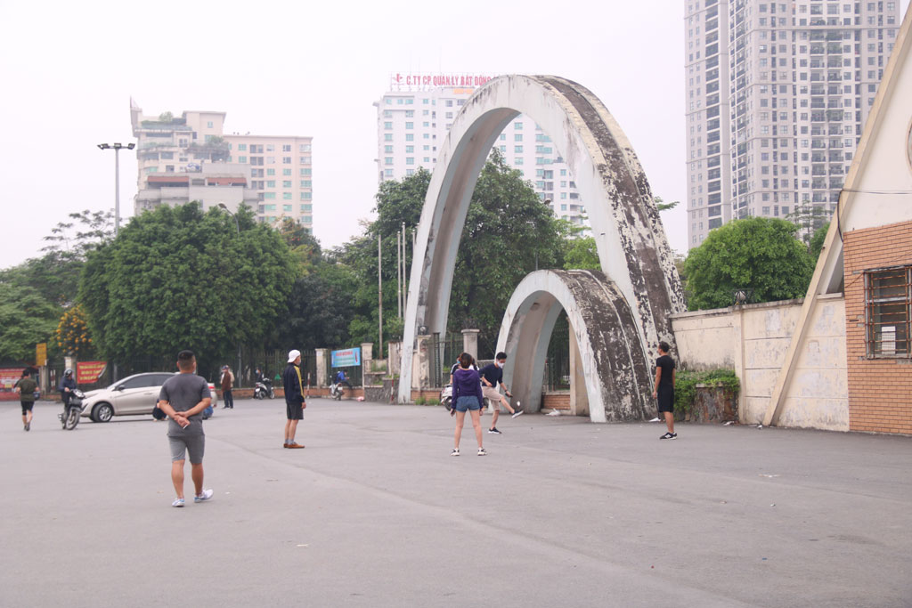 Công viên tại Hà Nội đóng cửa để “cách ly toàn xã hội”6