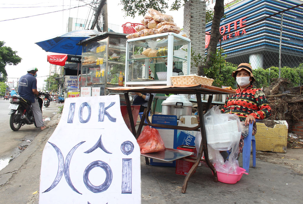 Quán hàng ăn sáng bán mang đi, người Sài Gòn không quên ghé mua một phần2