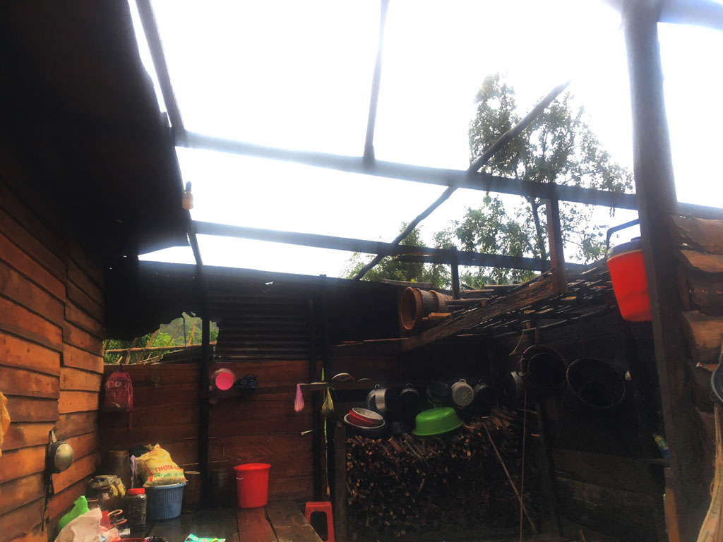 Mưa lớn, lốc xoáy làm tốc mái gần 30 nhà dân tại Lâm Đồng2