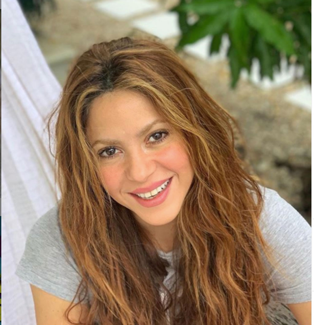 Bạn gái Gerard Piqué - Shakira nhận bằng đại học dù ở nhà vì Covid-19, được ngưỡng mộ với IQ 140 4