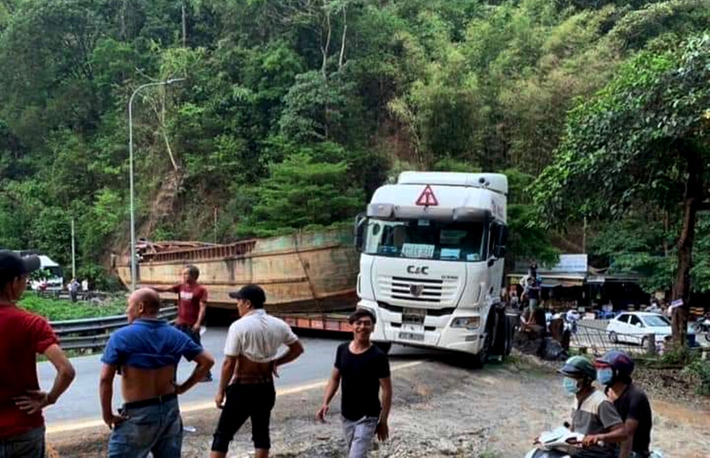 Ly kỳ hành trình “thuyền khủng” leo đèo Bảo Lộc lên cao nguyên1