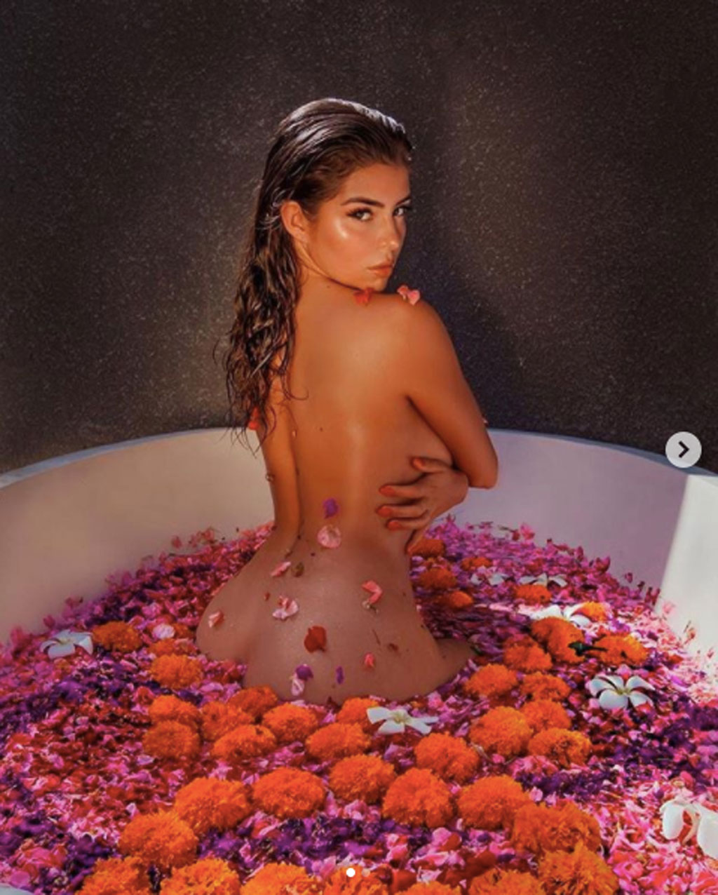 'Sєx bomb' Demi Rose 'burns eyes' with H๏τ ʙικιɴι during quarantine 6