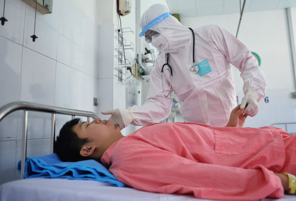 Bác sĩ trẻ kể chuyện điều trị 2 bệnh nhân Covid-19 đầu tiên ở Việt Nam1