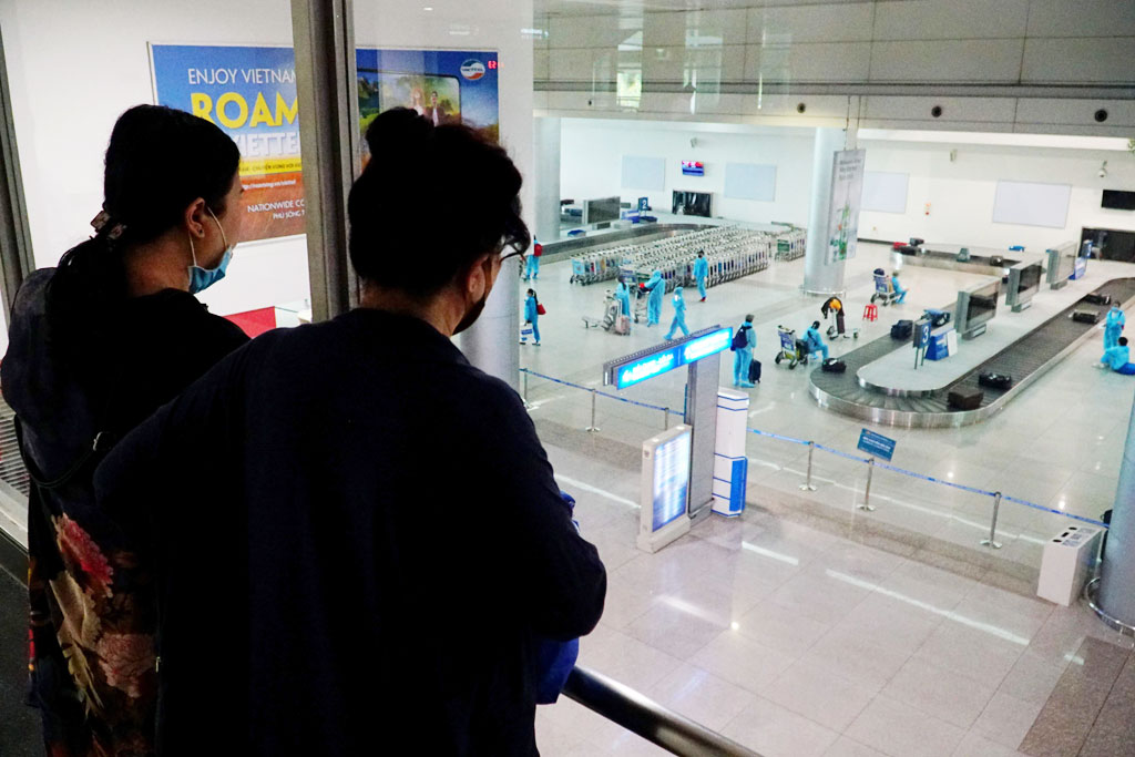 340 người Việt Nam tại Anh được đưa về sân bay Tân Sơn Nhất 11