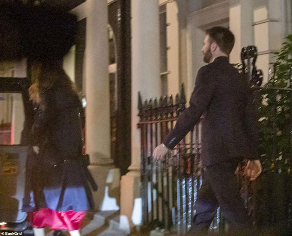 ‘Đội trưởng Mỹ’ Chris Evans bị bắt gặp về khách sạn cùng Lily James sau đêm tiệc tùng 1