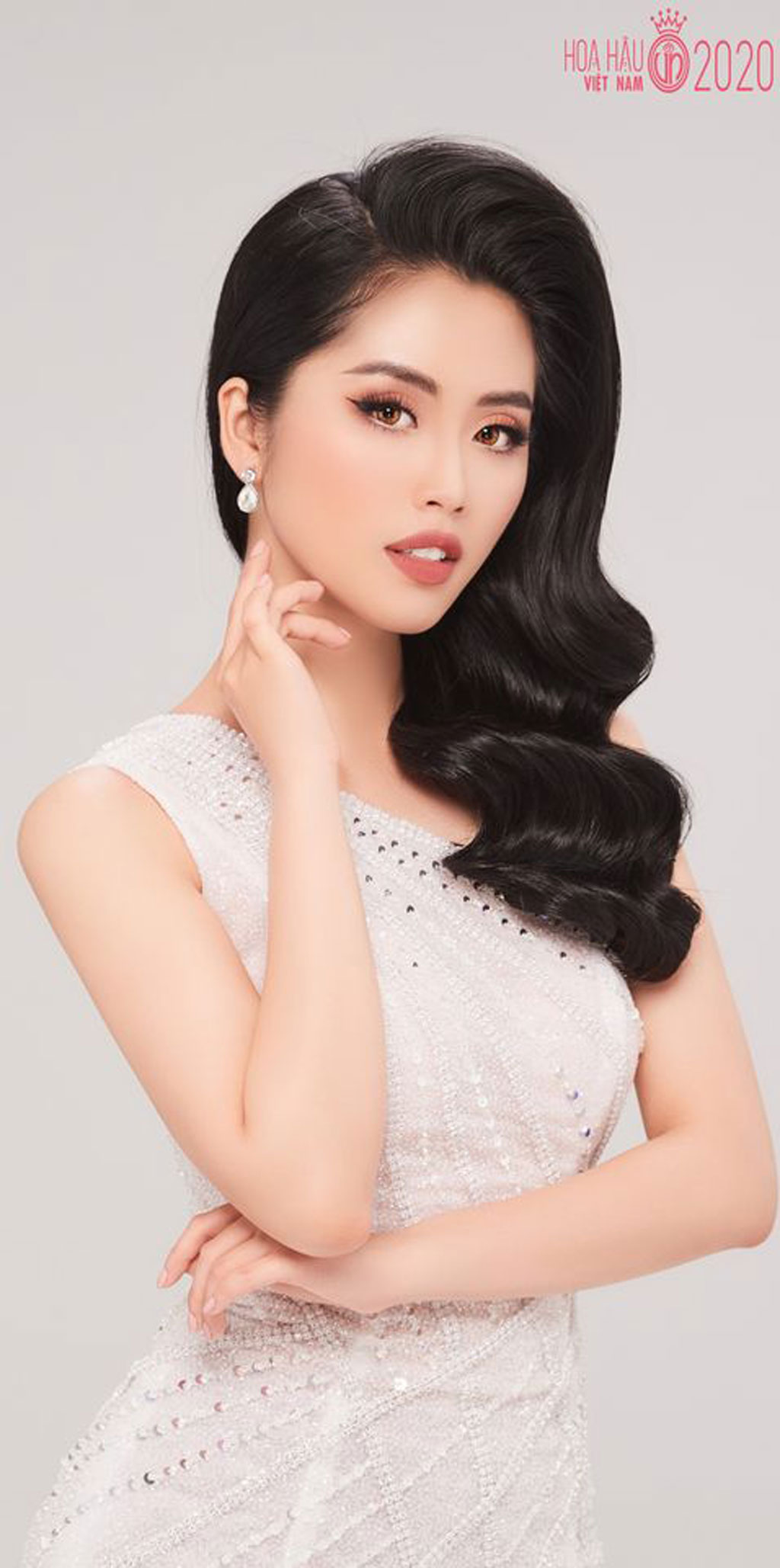 Quán quân ‘Gương mặt truyền hình’ thi Hoa hậu Việt Nam 1