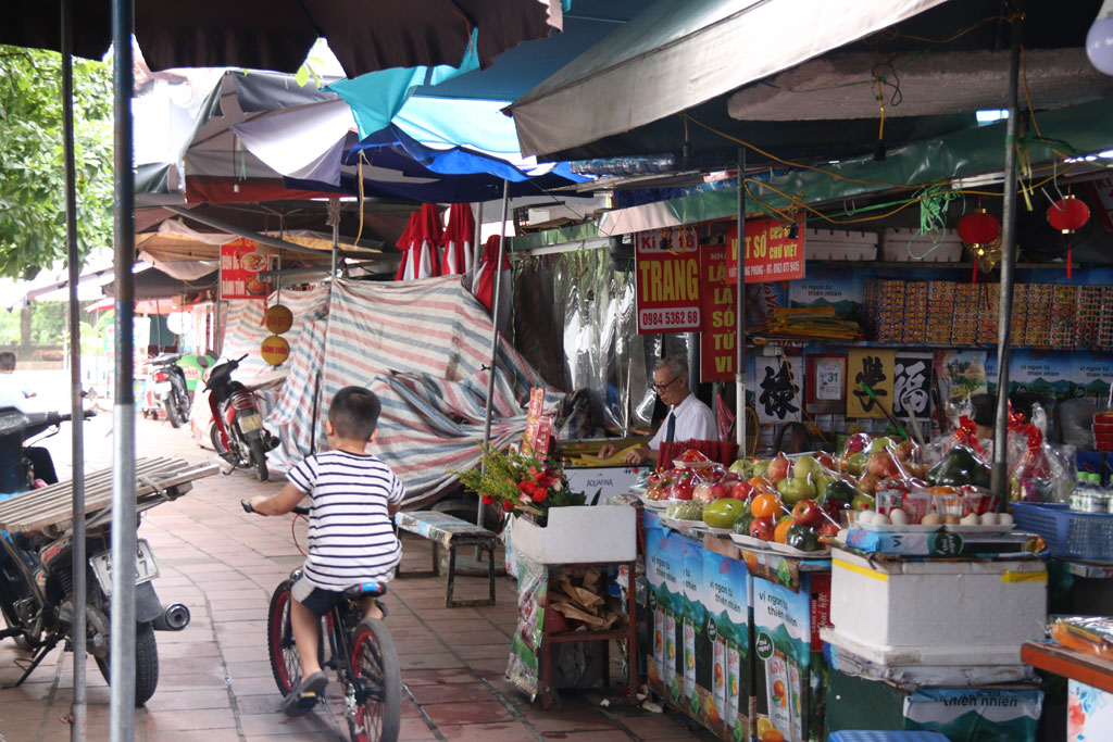 Chùa, phủ lớn Hà Nội vắng người đến thắp hương, làm lễ ngày Vu Lan 13