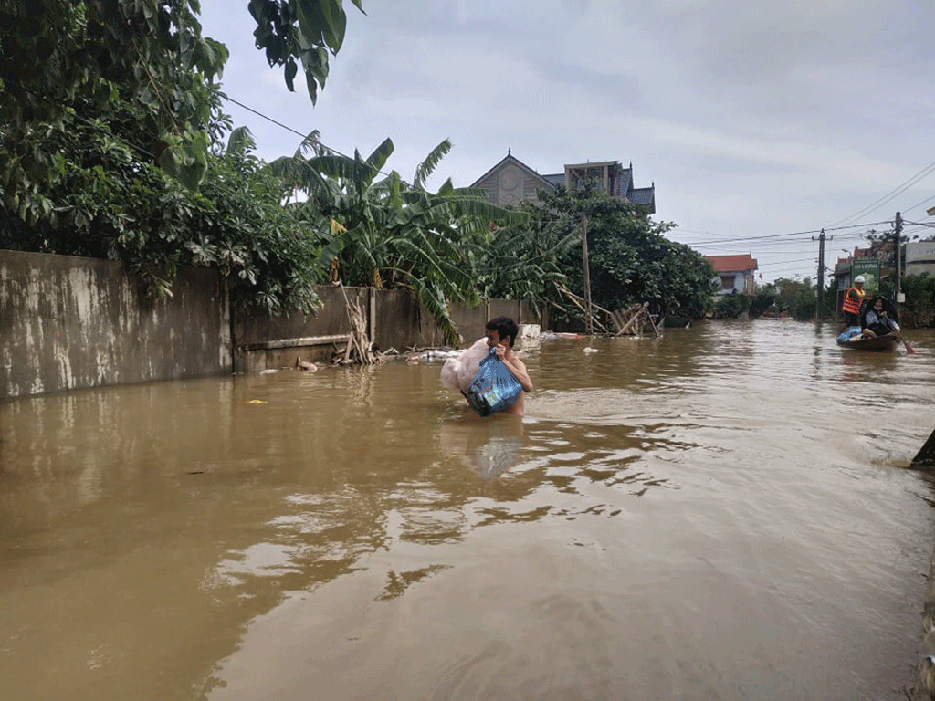 Giữa con bĩ cực vì lũ lụt, người dân ở các làng tương thân tương ái 4