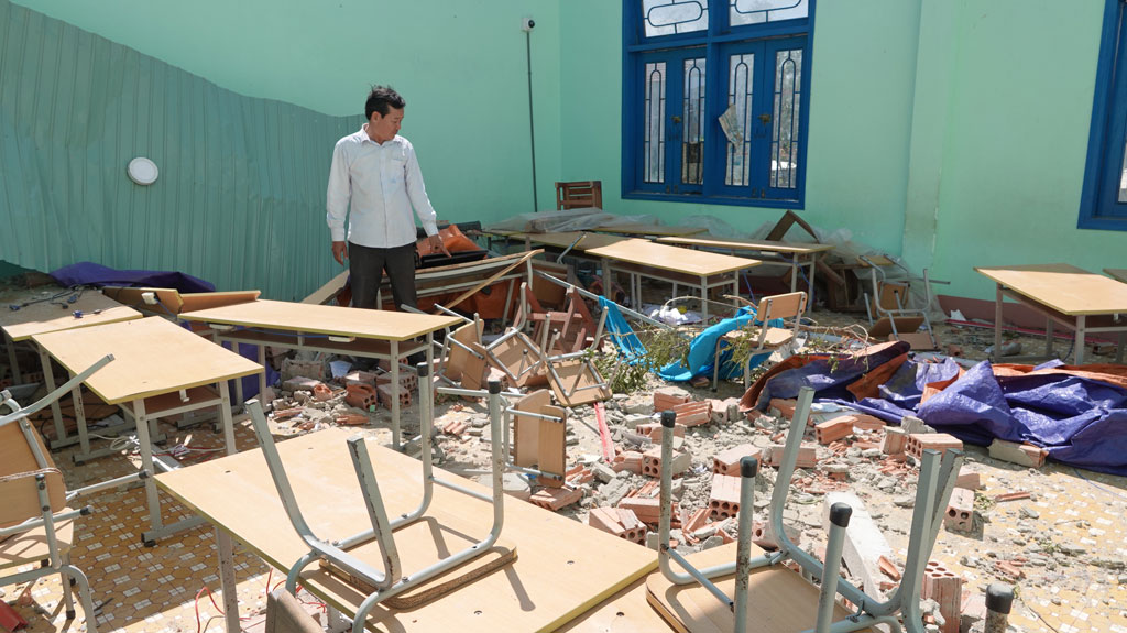 Trường học tan hoang sau bão3