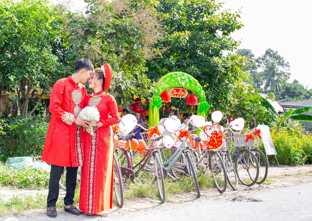 Cặp đôi gây sốt cộng đồng mạng với màn rước dâu bằng xe đạp1