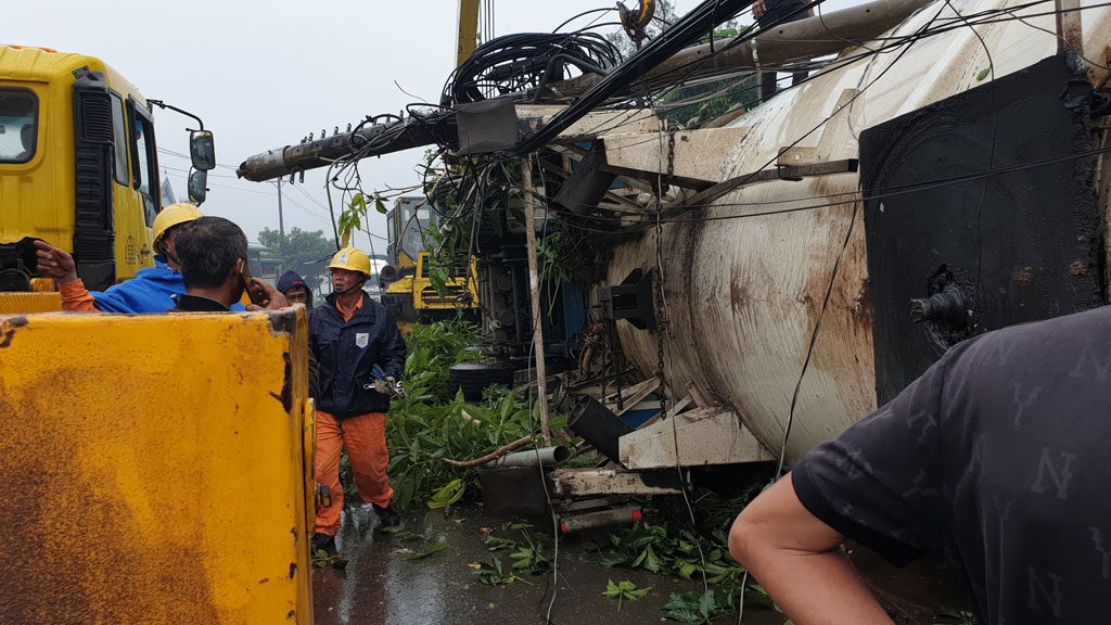 Lâm Đồng: Kinh hoàng xe bồn chở gas tông vào nhiều nhà dân trên Quốc lộ 2014