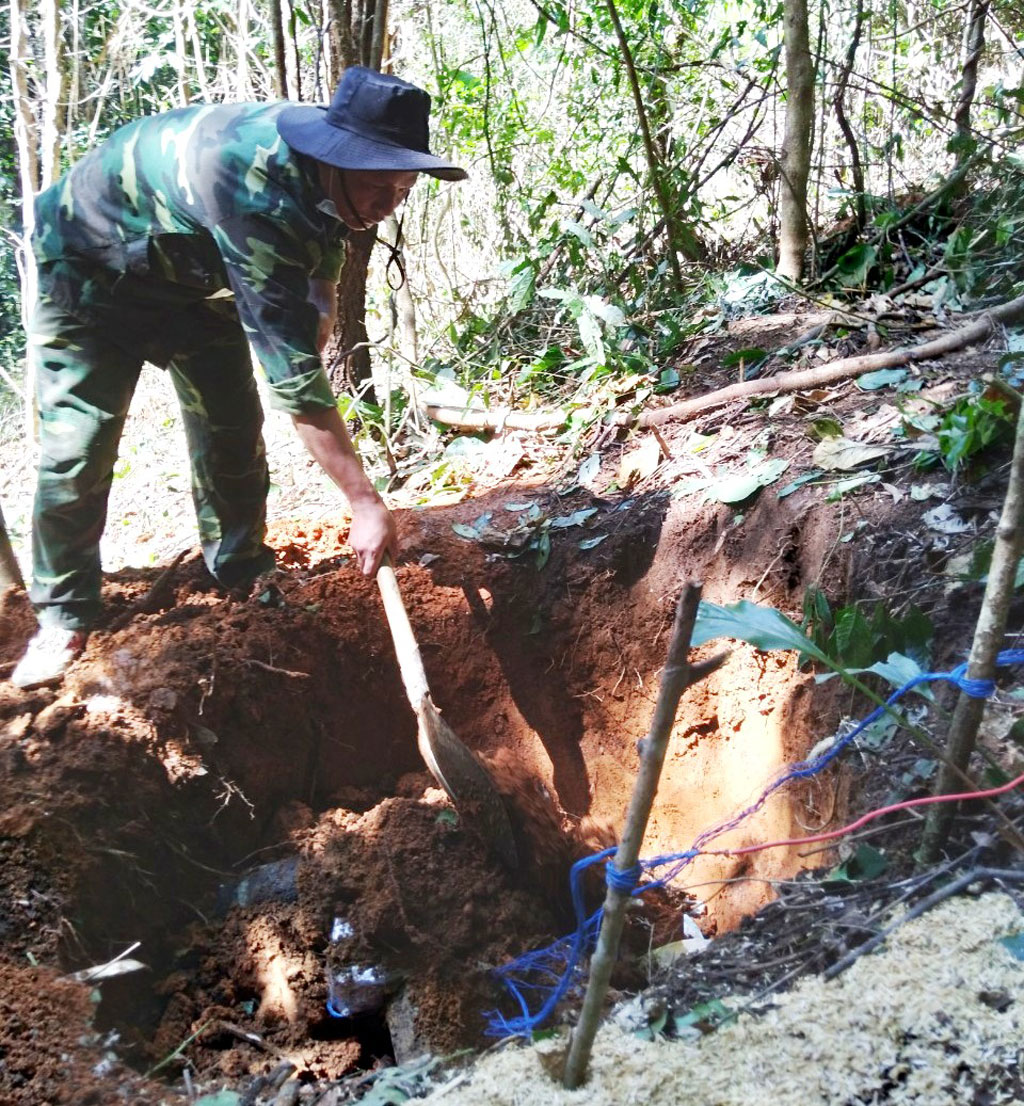 Lâm Đồng: Tháo gỡ, tiêu hủy thành công hơn 800 kg đạn pháo dưới móng nhà dân4