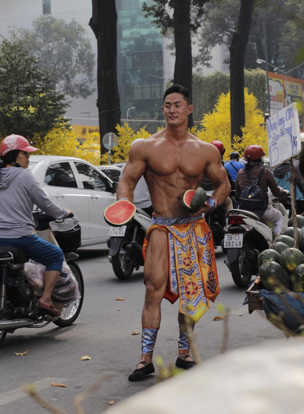 Đằng sau chuyện chàng “Mai An Tiêm cơ bắp” bán dưa hấu Long An gây sốt mạng xã hội2