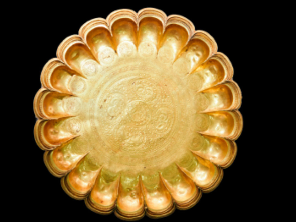 Bộ đĩa vàng hình hoa sen ẩn dật nửa thế kỷ1