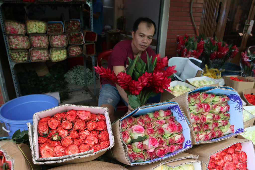 Vựa hoa lớn nhất Sài Gòn ‘sống dậy’ nhờ dịp 8.3 sau một năm dài ế ẩm10