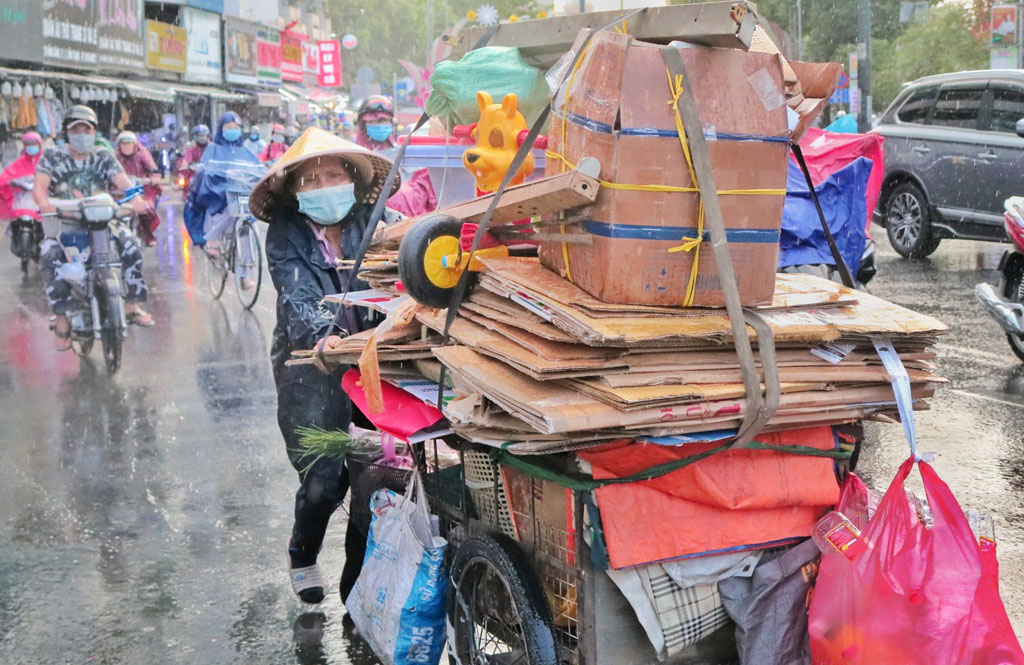 Người Sài Gòn hào hứng đón cơn mưa ‘giải nhiệt’ sau nhiều ngày nắng nóng hầm hập3