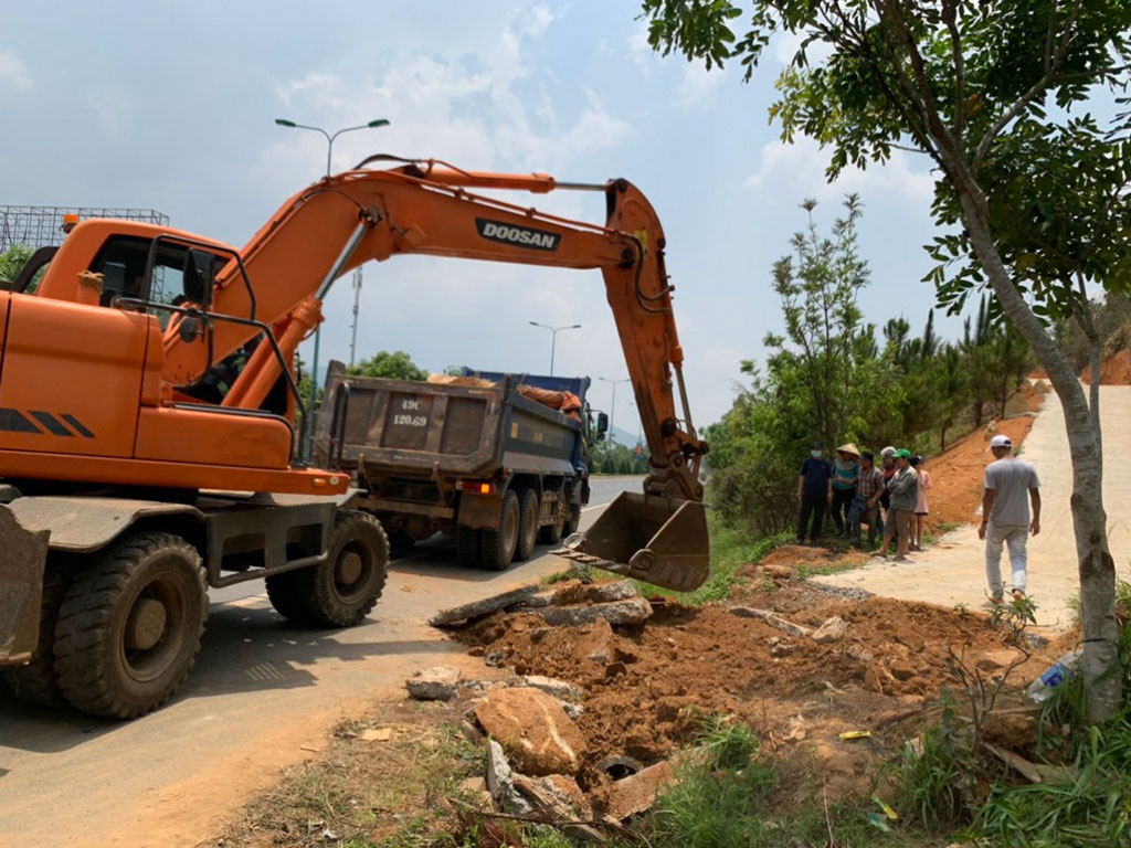 Mối nguy giằng co 'xây - đập' trên cao tốc Liên Khương - Prenn1