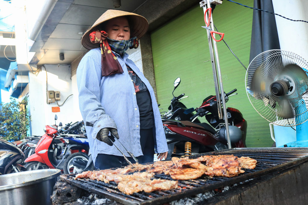 Quán cơm ‘tốc độ’ ở Sài Gòn, khách vừa vào bàn, món ăn cũng vừa được mang đến7