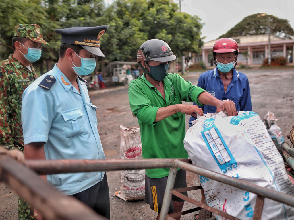 Đi chợ biên giới mùa dịch7