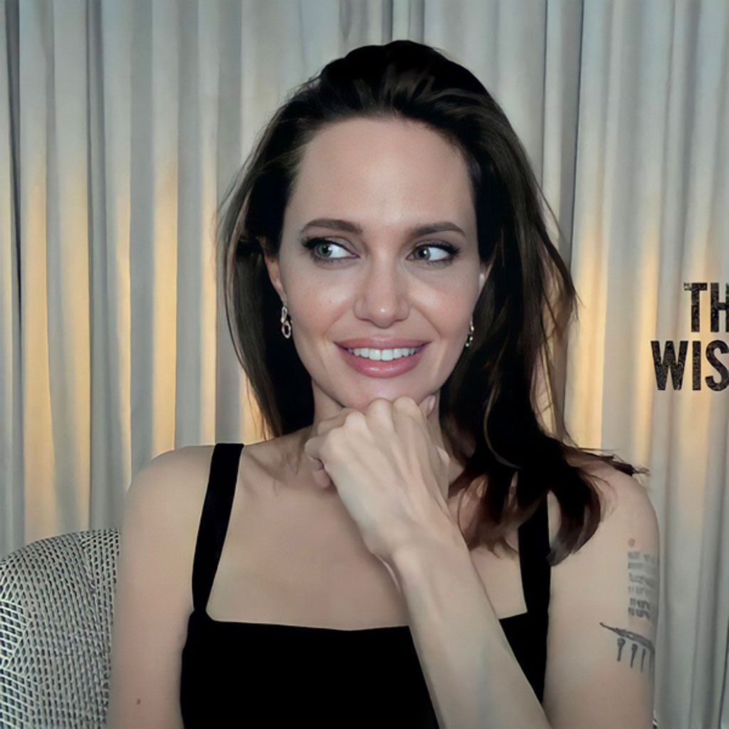 Angelina Jolie độc thân vì kén chọn người yêu1