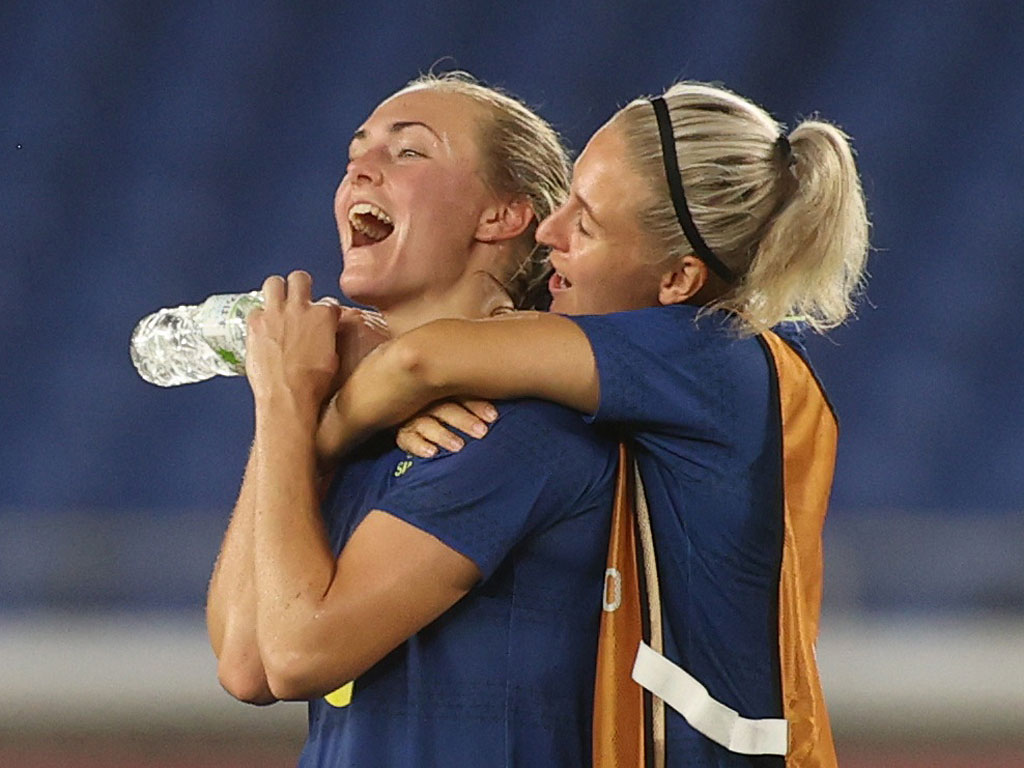 Chung kết bóng đá nữ Olympic: Thụy Điển và Canada xin không đá giữa trưa1