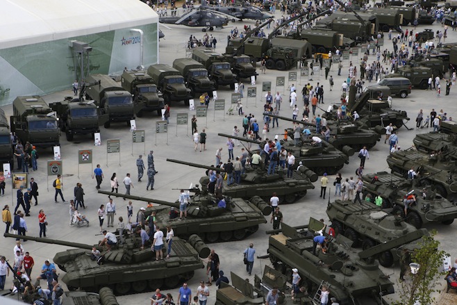 Triển lãm quốc phòng ở Nga - Ảnh: Reuters