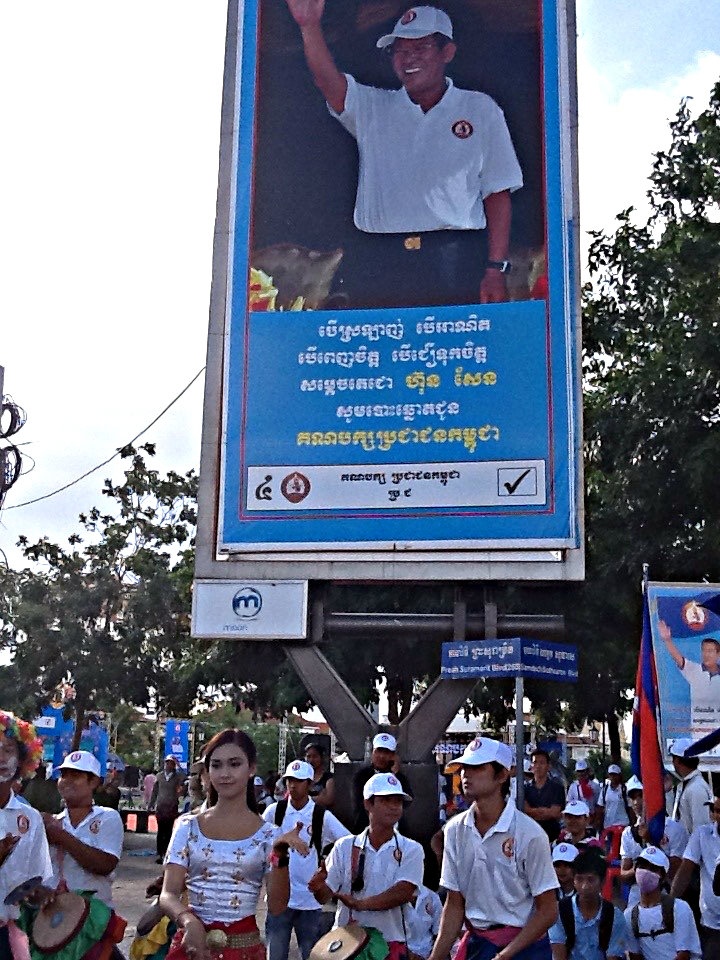 Ông Hun Sen đang đối mặt với phong trào chỉ trích từ đảng đối lập - Ảnh: Minh Quang