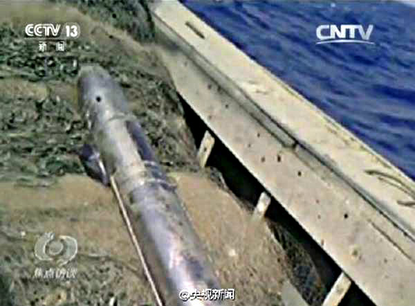 Cỗ máy lạ nhìn như ngư lôi - Ảnh chụp từ CCTV