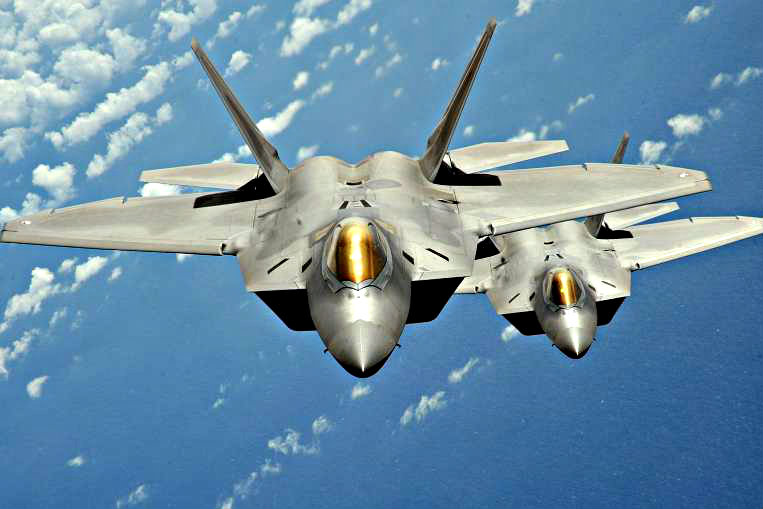 Sát thủ tàng hình F-22 của Mỹ sẽ được điều đến châu Âu - Ảnh: Reuters