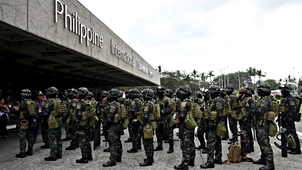 Cảnh sát, quân đội được huy động chuẩn bị trước cho APEC - Ảnh: Reuters