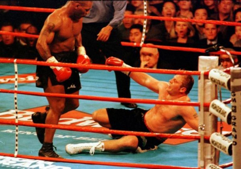 Mike Tyson với màn chào sân đáng sợ nhất trong lịch sử Boxing