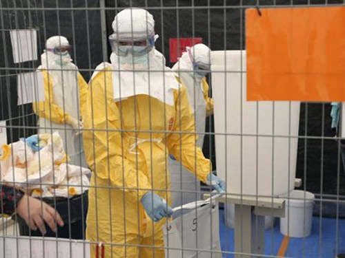  Nhân viên y tế Ebola tập huấn kỹ năng vệ sinh dụng cụ y tế